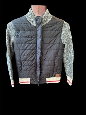 Roots Cabine fever dawn Quilted Black Jacket with Gray Knit Sleeves size S